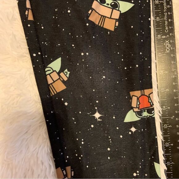Sz Small Baby Yoda Black Leggings from Shop Disney - Picture 4 of 10